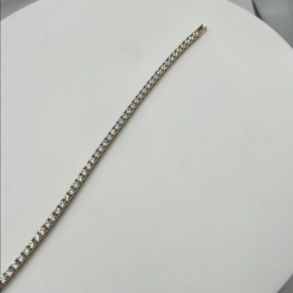 504. Elegant Gold Tennis Bracelet